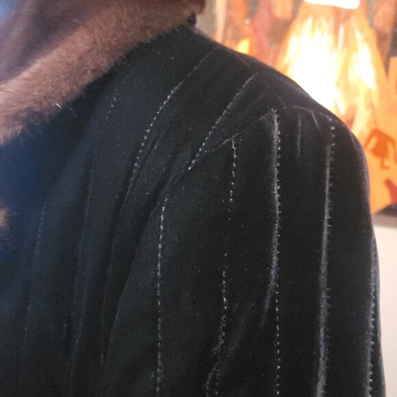 St John Couture Collection Mink Coat - Picture 4 of 10